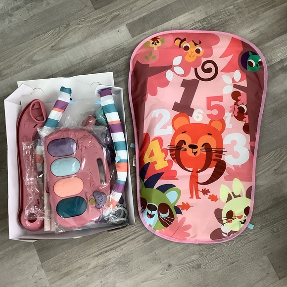 MULTI-FUNCTION BABY FITNESS BLANKET - Picture 1 of 3
